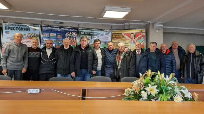 Важно сохранять традиции: ветераны Динамо-Брест получили абонементы на сезон-2021